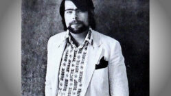 Author Stephen King looking very suave