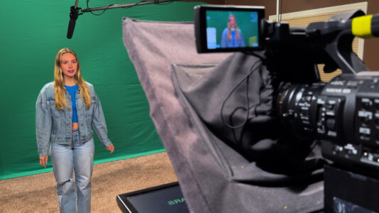 Breleigh in green screen